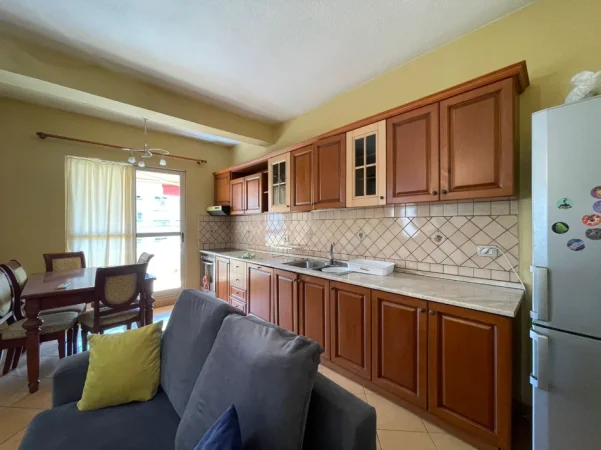 Tirane, jepet me qera Vile 2+1+Ballkon Kati 2, 120 m² 600 € (Allias/Rr.Ilia Xhokaxhi)