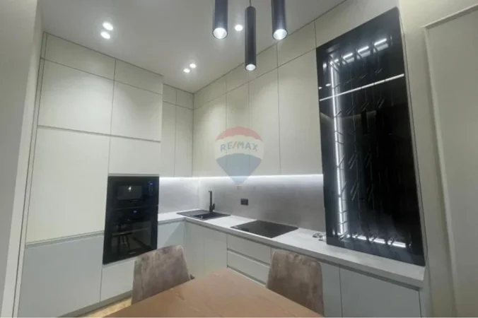 Tirane, jepet me qera 1+1 Kati 9, 76 m² 900 € 