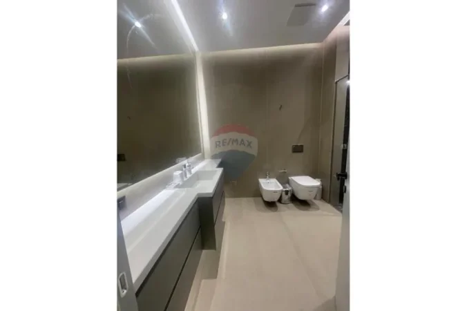 Tirane, jepet me qera 1+1 Kati 9, 76 m² 900 € 