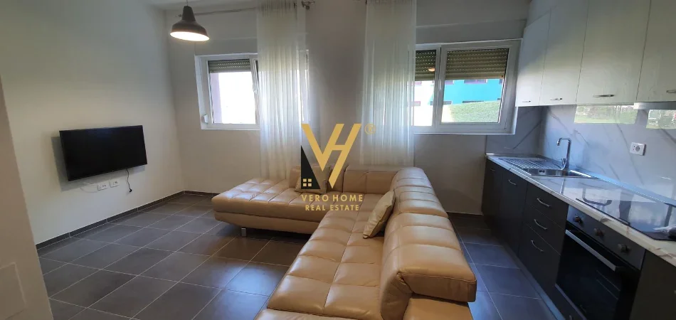 Tirane, jepet me qera apartament 2+1+Ballkon Kati 1, 83 m² 500 € (ALI DEMI)