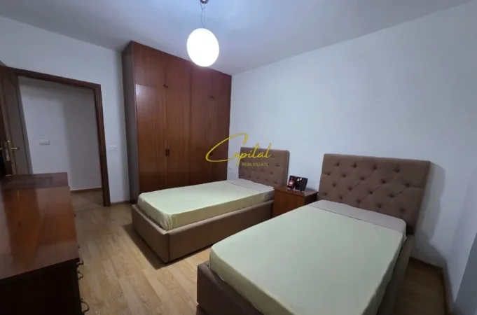 Tirane, jepet me qera apartament 4+1 Kati 3, 120 m² 1.200 € (RRUGA MINE PEZA)