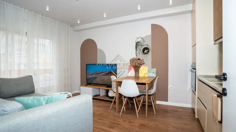 Tirane, jepet me qera apartament , 50 m² 