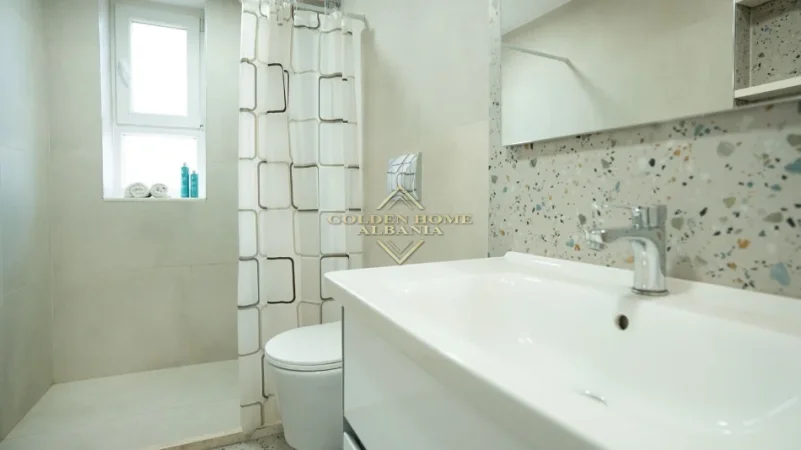 Tirane, jepet me qera apartament , 50 m² 