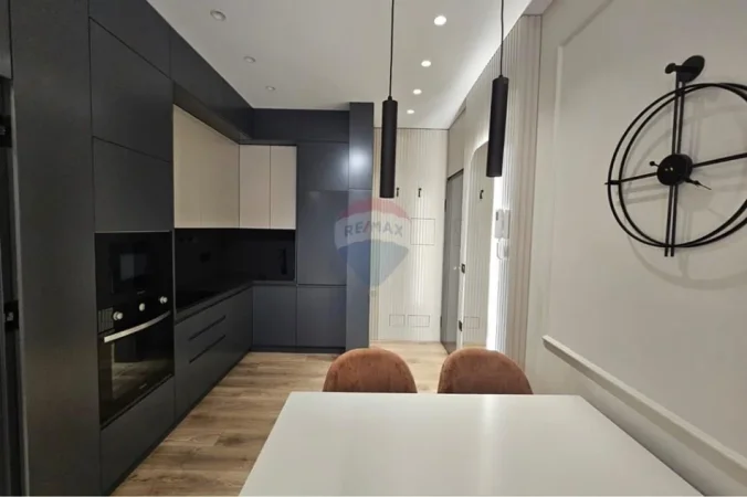 Tirane, jepet me qera apartament 1+1 , 74 m² 950 € 