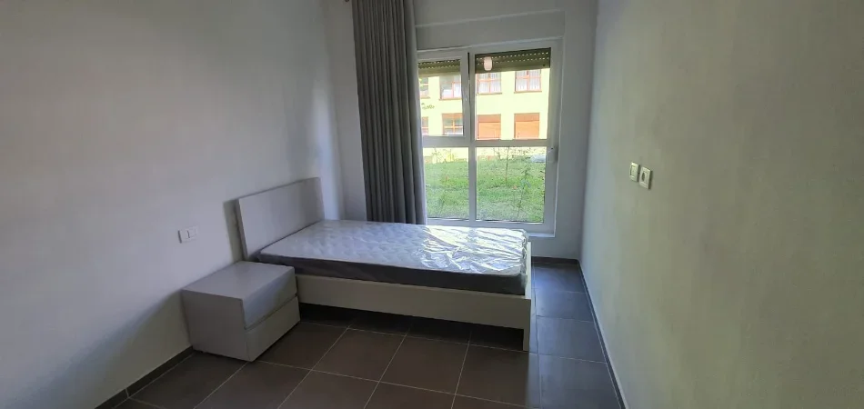 Tirane, jepet me qera apartament 2+1+Ballkon Kati 1, 80 m² 500 € (Ali Demi/Kompleksi Mangalem)