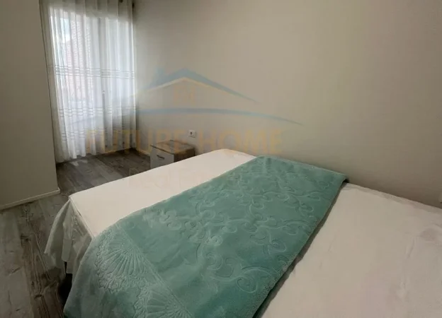 Tirane, jepet me qera apartament 2+1 , 100 m² 600 € (Kompleksi Golden Park)