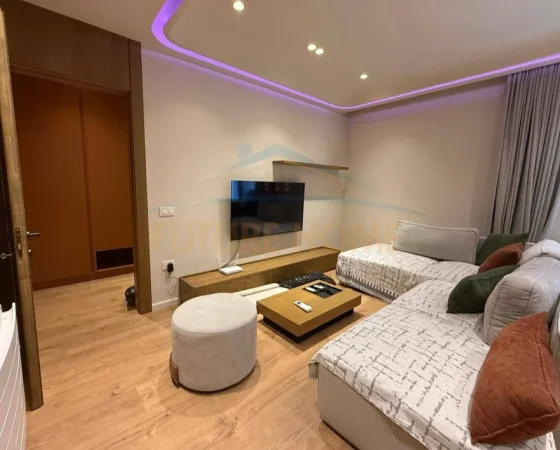 Tirane, jepet me qera apartament 1+1 Kati 1, 80 m² 700 € (Unaza e re)