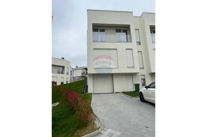 Tirane, jepet me qera Vile 3+1 , 196 m² 1.300 € 