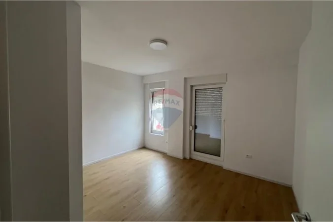 Tirane, jepet me qera Vile 3+1 , 196 m² 1.300 € 