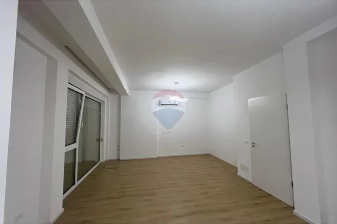 Tirane, jepet me qera Vile 3+1 , 196 m² 1.300 € 