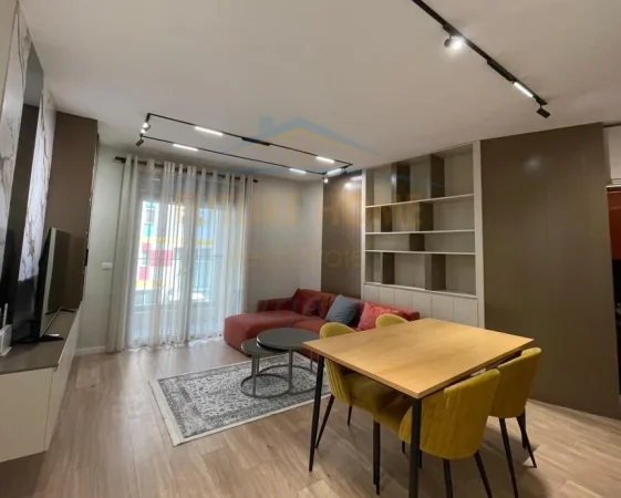Tirane, jepet me qera apartament 1+1+Ballkon Kati 3, 76 m² 750 € (Kopshti zoologjik)