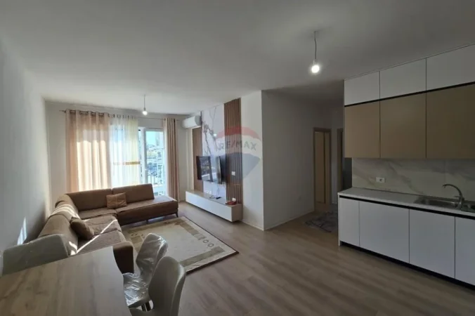 Tirane, jepet me qera apartament 2+1 Kati 3, 95 m² 650 € 
