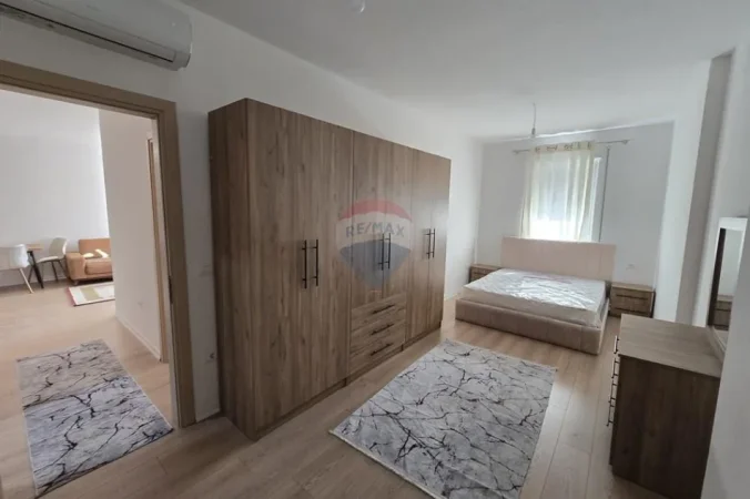 Tirane, jepet me qera apartament 2+1 Kati 3, 95 m² 650 € 