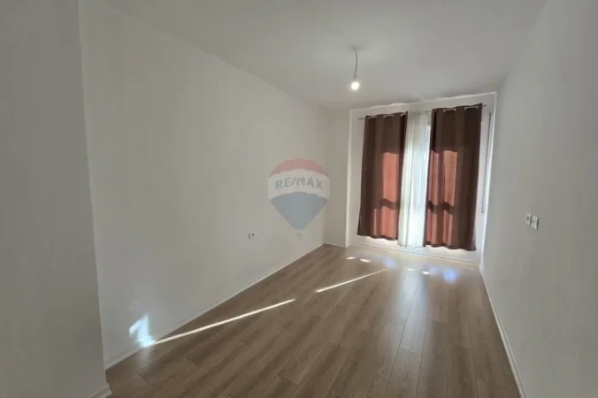 Tirane, jepet me qera apartament 2+1 Kati 3, 95 m² 650 € 