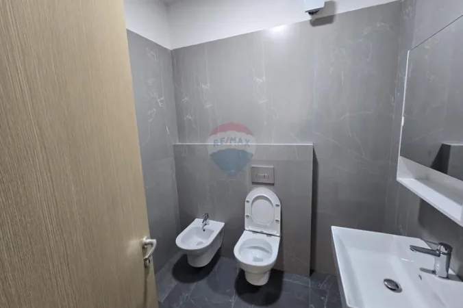 Tirane, jepet me qera apartament 2+1 Kati 3, 95 m² 650 € 