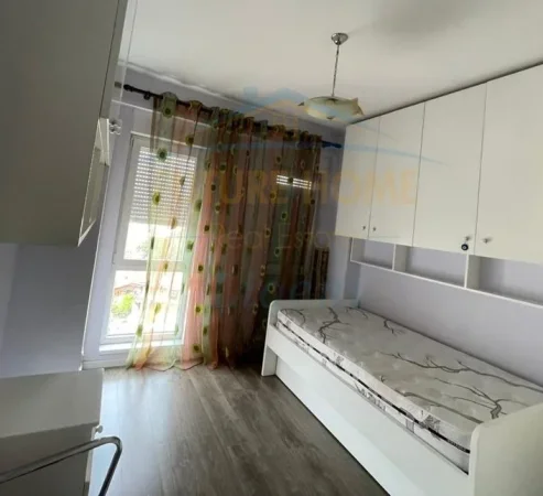 Tirane, jepet me qera apartament 1+1+Ballkon Kati 6, 77 m² 750 € (Kompleksi Kontakt)