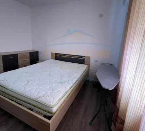 Tirane, jepet me qera apartament 1+1+Ballkon Kati 6, 77 m² 750 € (Kompleksi Kontakt)
