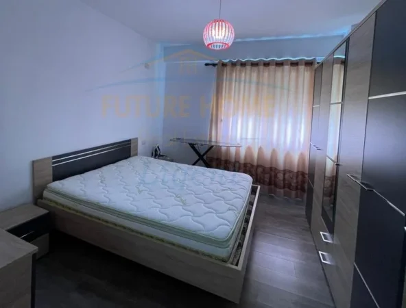 Tirane, jepet me qera apartament 1+1+Ballkon Kati 6, 77 m² 750 € (Kompleksi Kontakt)