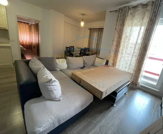 Tirane, jepet me qera apartament 1+1+Ballkon Kati 6, 77 m² 750 € (Kompleksi Kontakt)