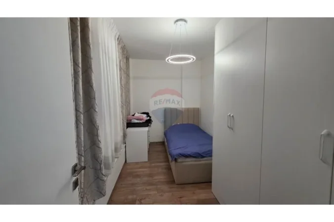 Tirane, jepet me qera apartament 2+1 Kati 3, 85 m² 800 € 