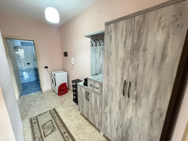 Tirane, jepet me qera apartament 1+1 Kati 4, 70 m²