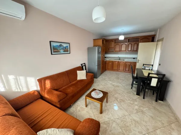 Tirane, jepet me qera apartament 1+1 Kati 4, 70 m²