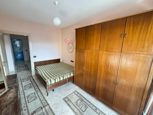 Tirane, jepet me qera apartament 1+1 Kati 4, 70 m²