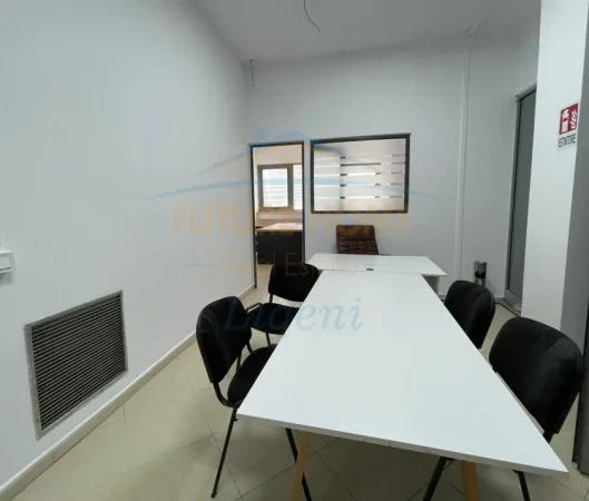 Tirane, jepet me qera zyre Kati 2, 165 m² 1.800 € (Rruga e Kavajes)