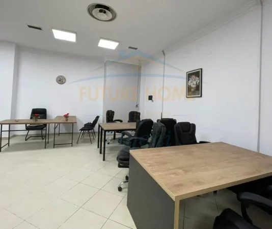 Tirane, jepet me qera zyre Kati 2, 165 m² 1.800 € (Rruga e Kavajes)