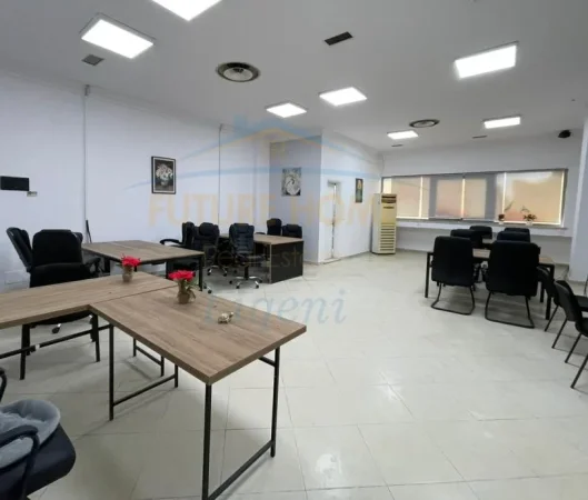 Tirane, jepet me qera zyre Kati 2, 165 m² 1.800 € (Rruga e Kavajes)