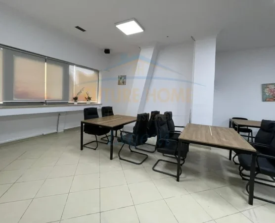 Tirane, jepet me qera zyre Kati 2, 165 m² 1.800 € (Rruga e Kavajes)