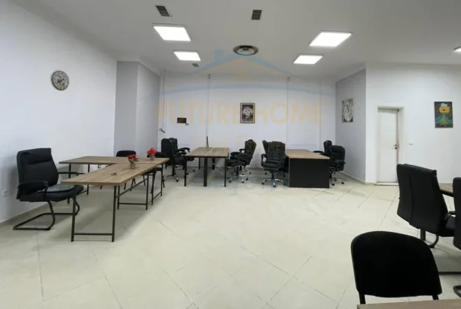 Tirane, jepet me qera zyre Kati 2, 165 m² 1.800 € (Rruga e Kavajes)