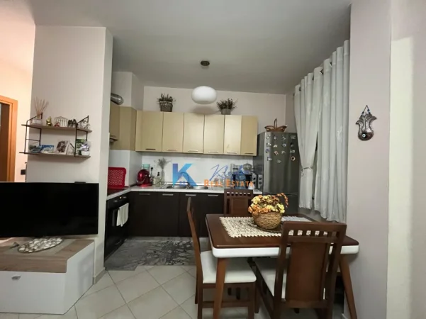 Tirane, jap me qera apartament 1+1+Ballkon , 65 m² 470 € (Astir, afer Granda Hotel)