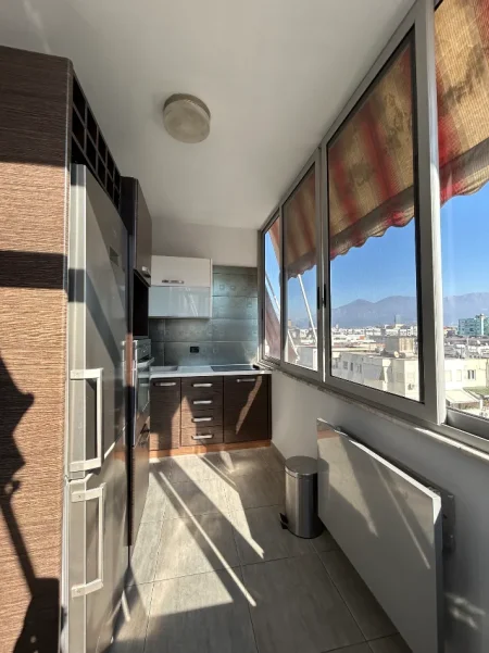 Tirane, jepet me qera apartament 1+1+Aneks+Ballkon Kati 6, 77 m² 580 € (Komuna e Parisit pranë Qendrës Kristal)