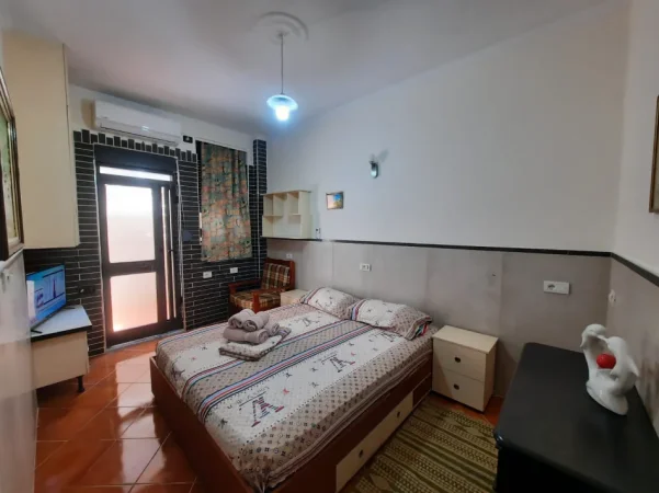 Tirane, jepet me qera apartament 1+1+Ballkon Kati 1, 57 m² 400 € (Rruga guri I madhi)