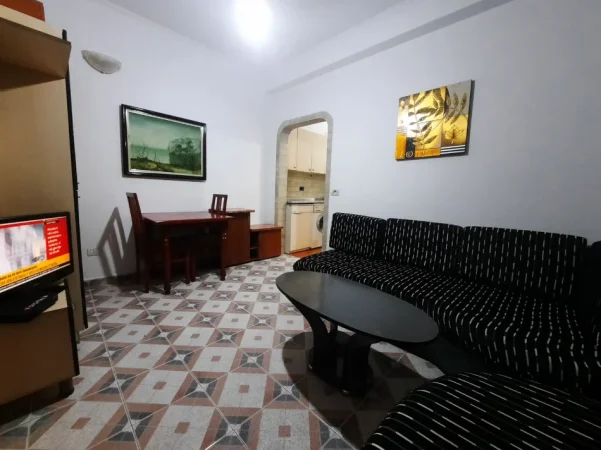 Tirane, jepet me qera apartament 1+1+Ballkon Kati 1, 57 m² 400 € (Rruga guri I madhi)