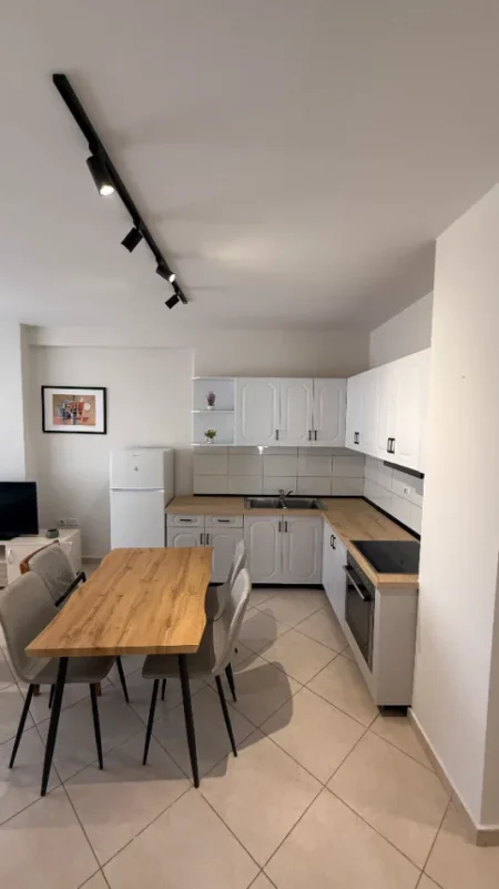 Tirane, jepet me qera apartament 2+1+Ballkon Kati 5, 101 m² 550 € (Astir)