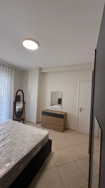 Tirane, jepet me qera apartament 2+1+Ballkon Kati 5, 101 m² 550 € (Astir)