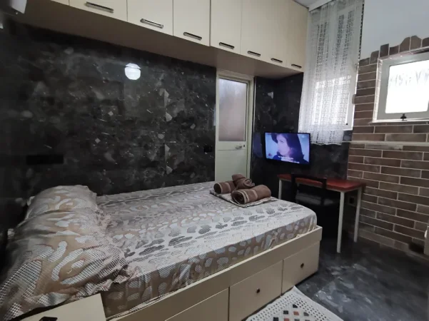 Tirane, jap me qera garsonier 1+1 Kati 2, 37 m² 330 € (Rruga 5 maji prane qendres tregtare concord)