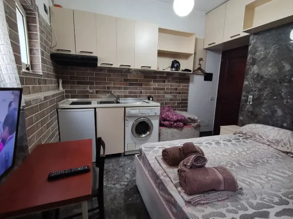 Tirane, jap me qera garsonier 1+1 Kati 2, 37 m² 330 € (Rruga 5 maji prane qendres tregtare concord)