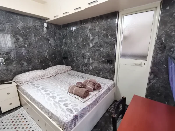 Tirane, jap me qera garsonier 1+1 Kati 2, 37 m² 330 € (Rruga 5 maji prane qendres tregtare concord)