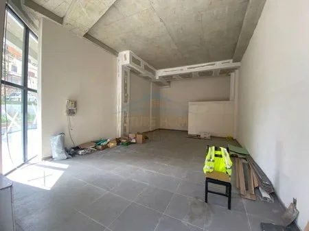Tirane, jepet me qera ambjent biznesi Kati 0, 74 m² 1.100 € (Rruga e Dibres)