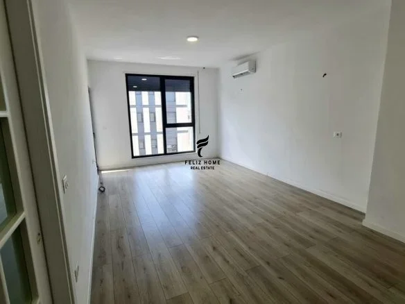 Tirane, jepet me qera zyre Kati 7, 64 m² 450 € (PORCELAN)