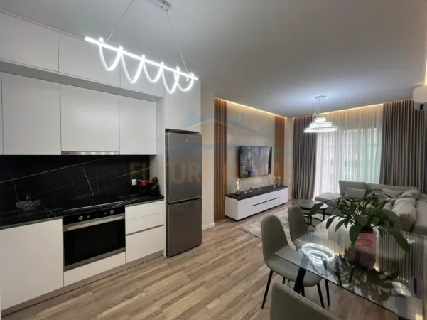 Tirane, jepet me qera apartament 1+1+Ballkon Kati 4, 70 m² 900 € (Rruga e Kosovarëve)