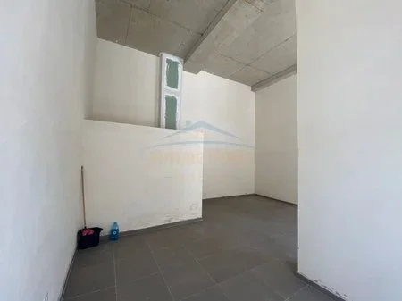 Tirane, jepet me qera ambjent biznesi Kati 0, 56 m² 850 € (Rruga e Dibres)