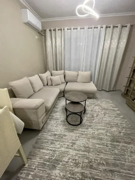 Tirane, jepet me qera apartament 1+1 Kati 5, 65 m² 500 € (Astir)