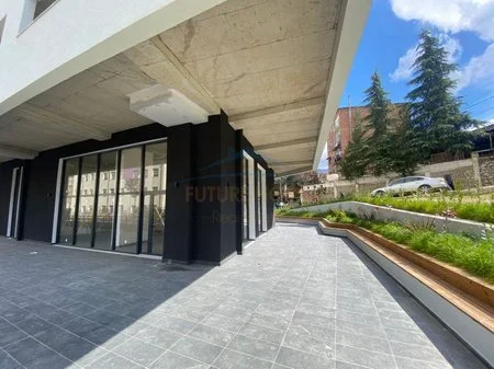 Tirane, jepet me qera ambjent biznesi Kati 0, 130 m² 1.800 € (Rruga e Dibres)