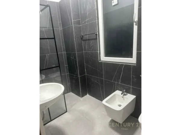 Tirane, jepet me qera apartament 1+1 Kati 3, 60 m² 550 € 
