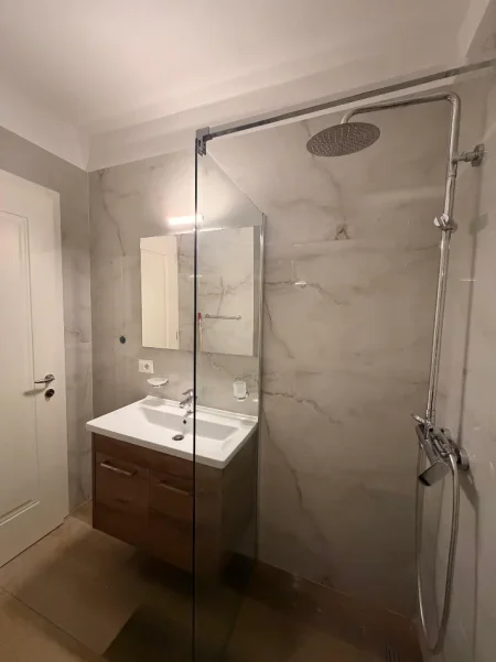 Tirane, shes 1+1+Ballkon Kati 6, 73 m² 175.000 € 