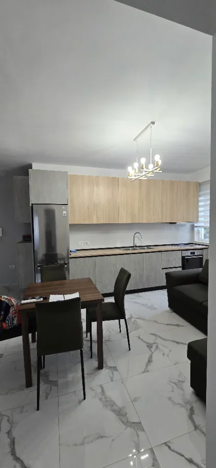 Tirane, jepet me qera apartament 2+1+Ballkon Kati 3, 83 m² 60000 leke (Rruga Hamdi Sina)